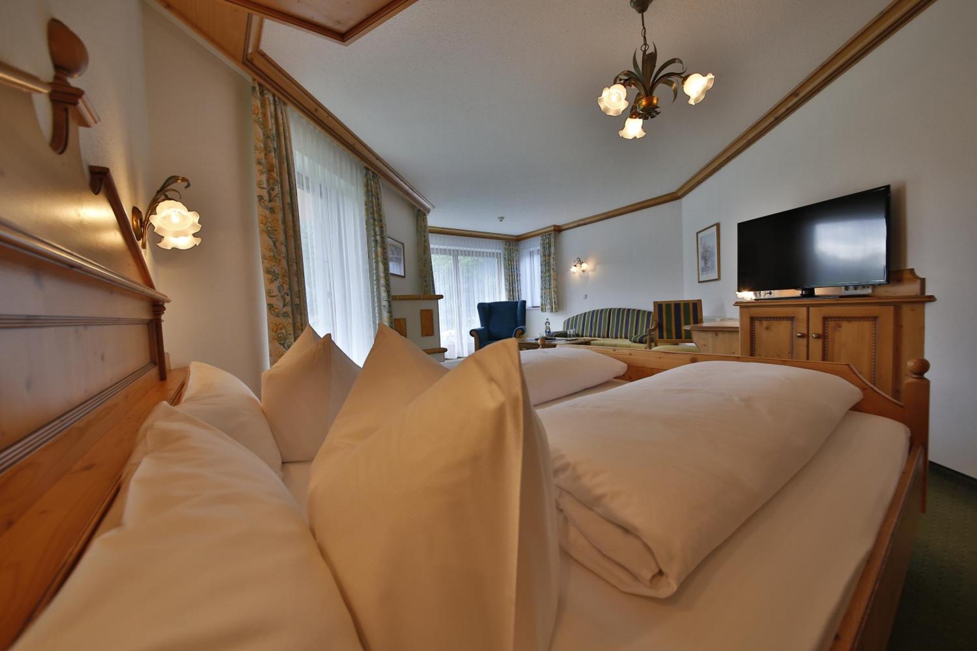Romantik Resort & Spa Der Laterndl Hof Haldensee Rum bild