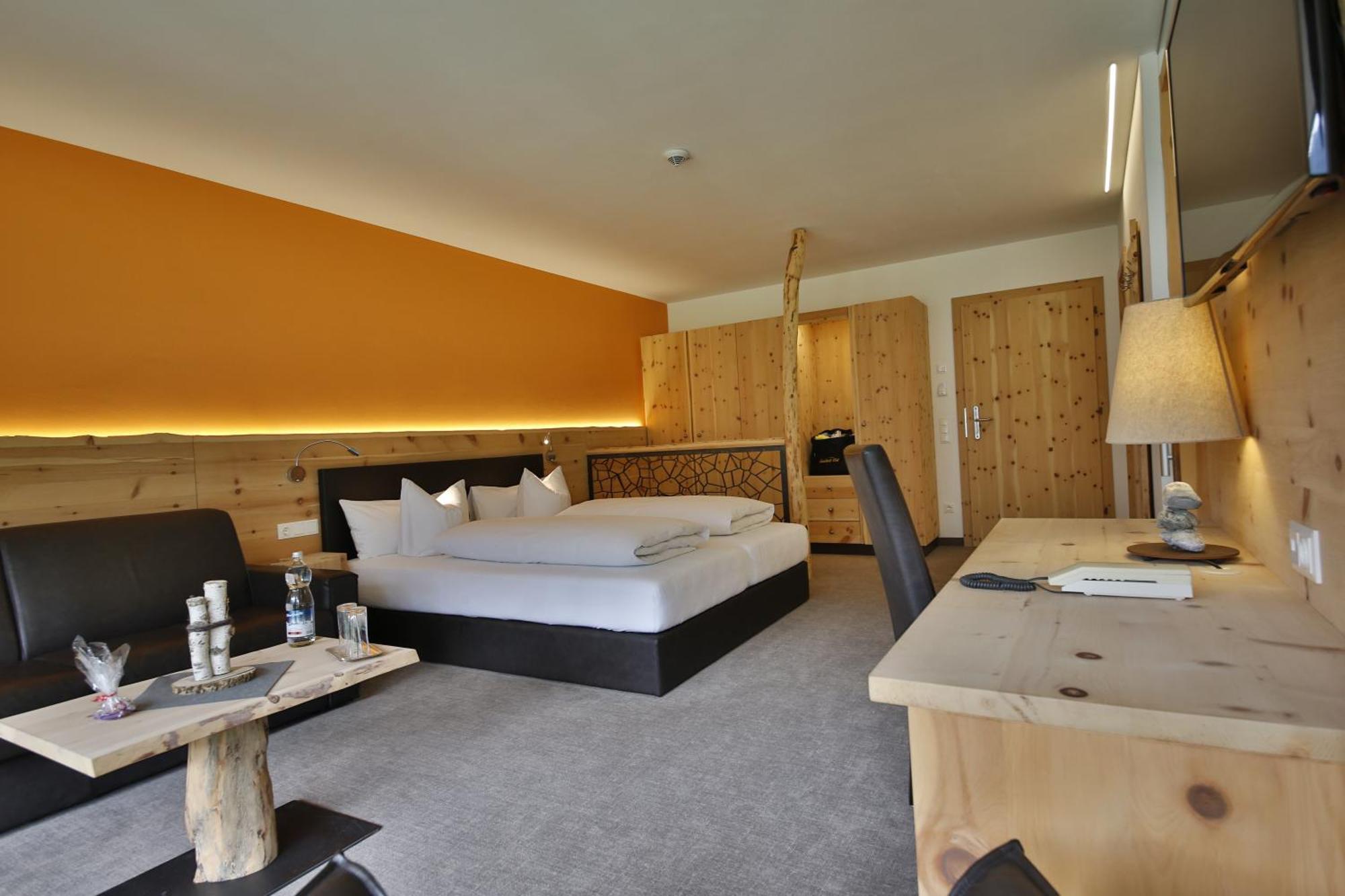 Romantik Resort & Spa Der Laterndl Hof Haldensee Rum bild