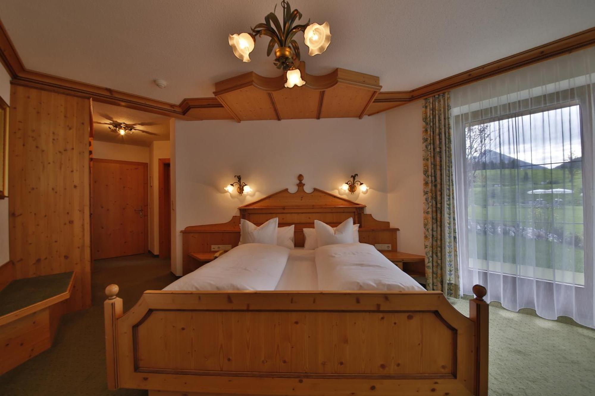 Romantik Resort & Spa Der Laterndl Hof Haldensee Rum bild