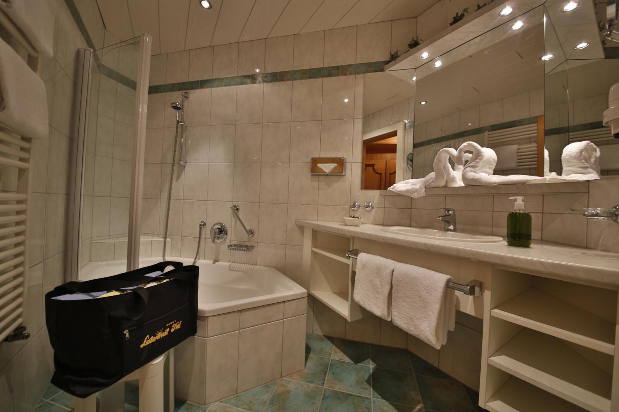 Romantik Resort & Spa Der Laterndl Hof Haldensee Rum bild