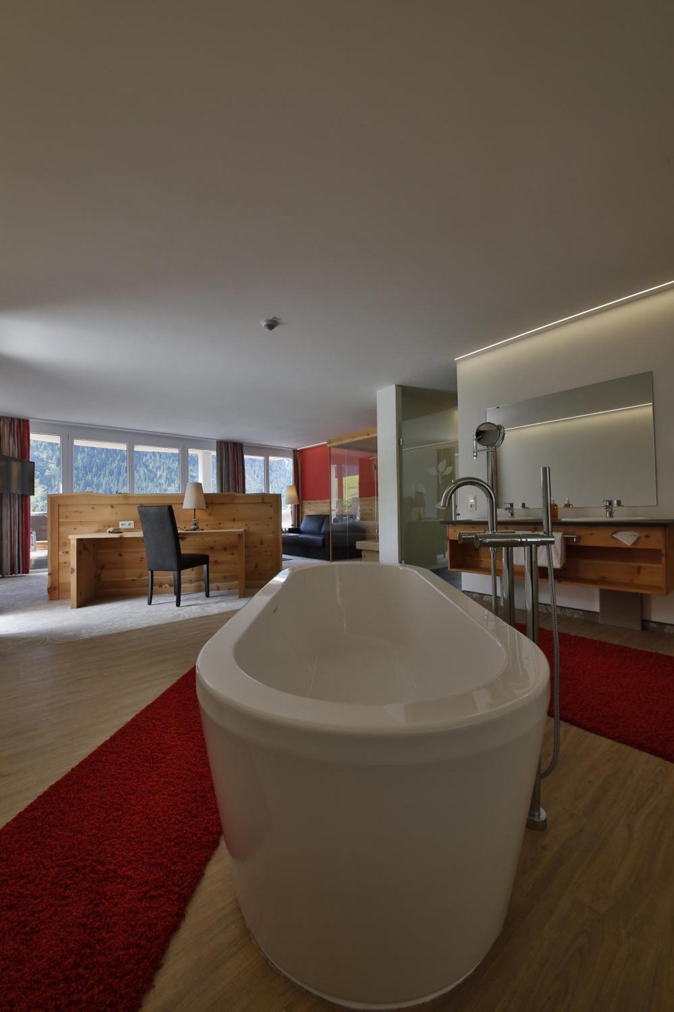 Romantik Resort & Spa Der Laterndl Hof Haldensee Rum bild