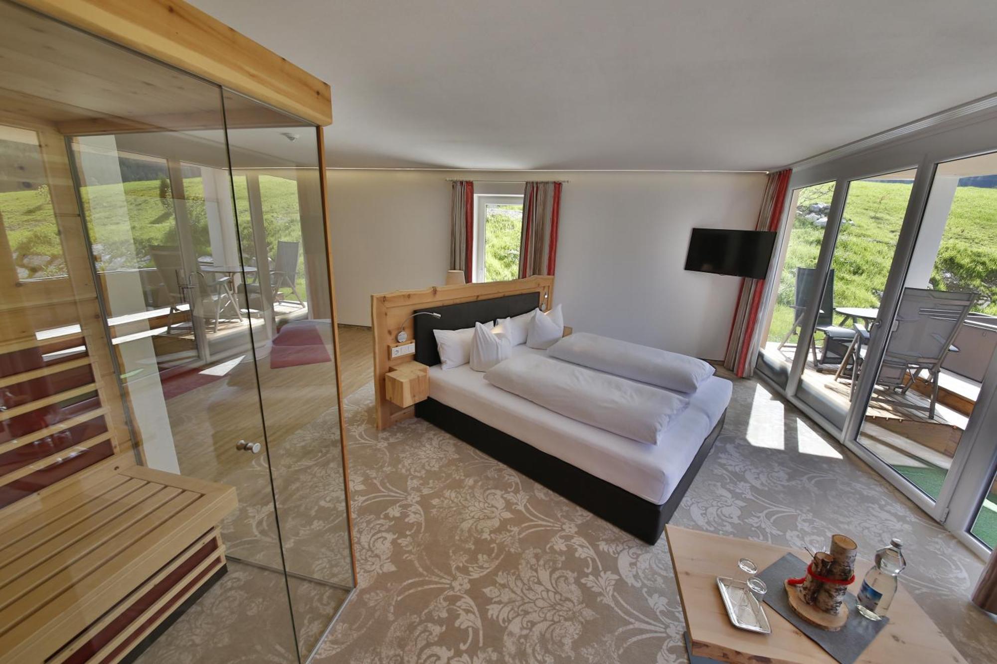 Romantik Resort & Spa Der Laterndl Hof Haldensee Rum bild