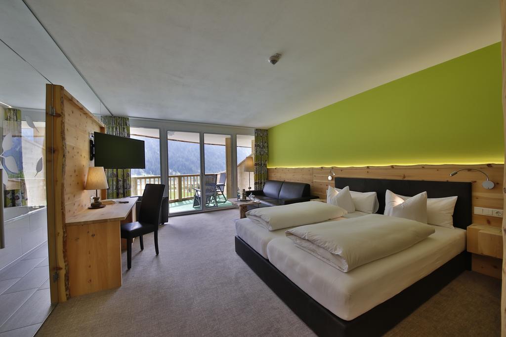 Romantik Resort & Spa Der Laterndl Hof Haldensee Rum bild